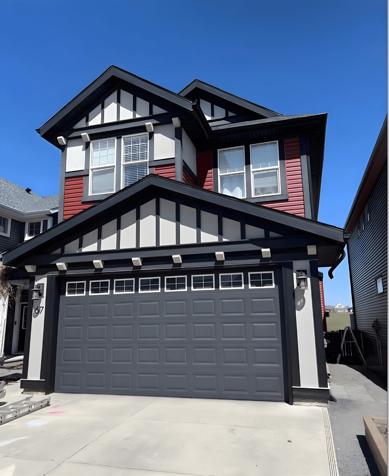 Complete siding replacement after hail damage with upgraded Smart Trim finishes. Focused on clean lines, improved resilience, and a refreshed exterior look.